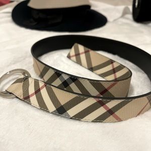 Burberry belt - NWOT - size 32